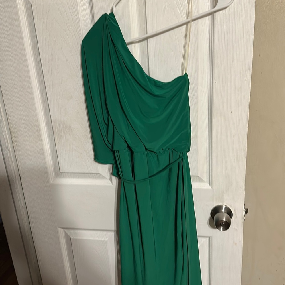One shoulder green dress